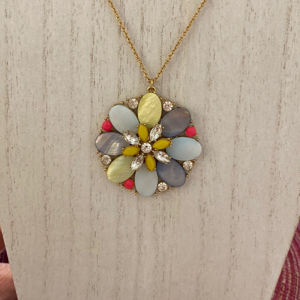 Beautiful Kate Spade bungalow floral necklace